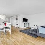 3 Bedroom Beautiful In بيت للعطل