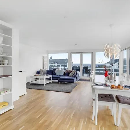 Nyaraló 3 Bedroom Beautiful In Strøby Ladeplads