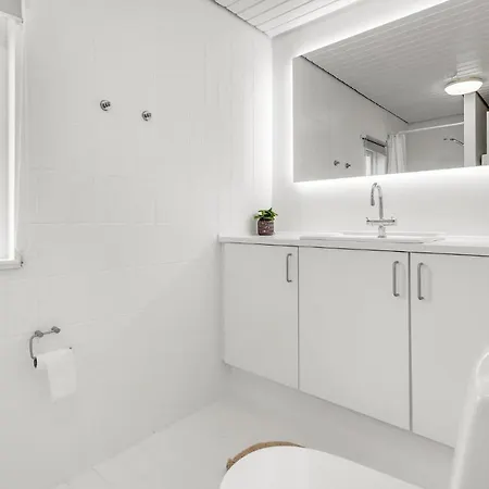3 Bedroom Beautiful In * Strøby Ladeplads