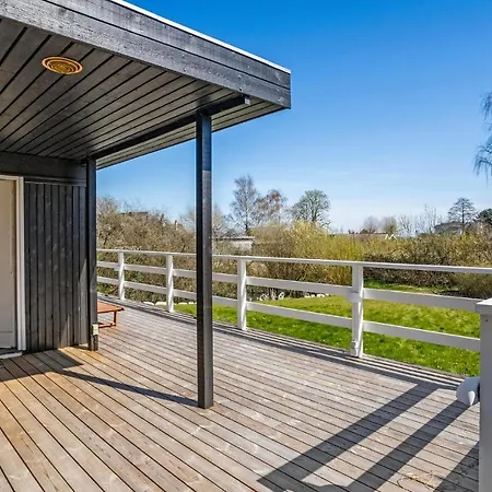 3 Bedroom Beautiful In * Strøby Ladeplads