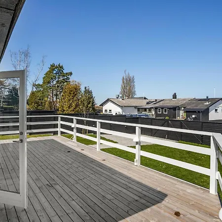 3 Bedroom Beautiful In * Stroby